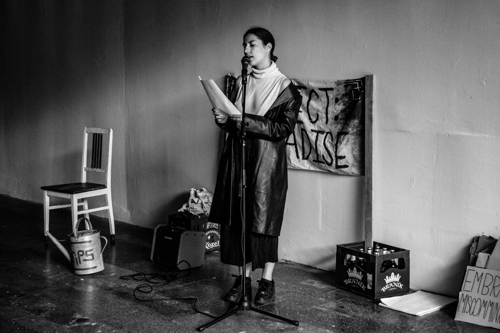 Yeva Kupchenko reading at Excuse me, Žižkov (Photo by Eduard Germis)