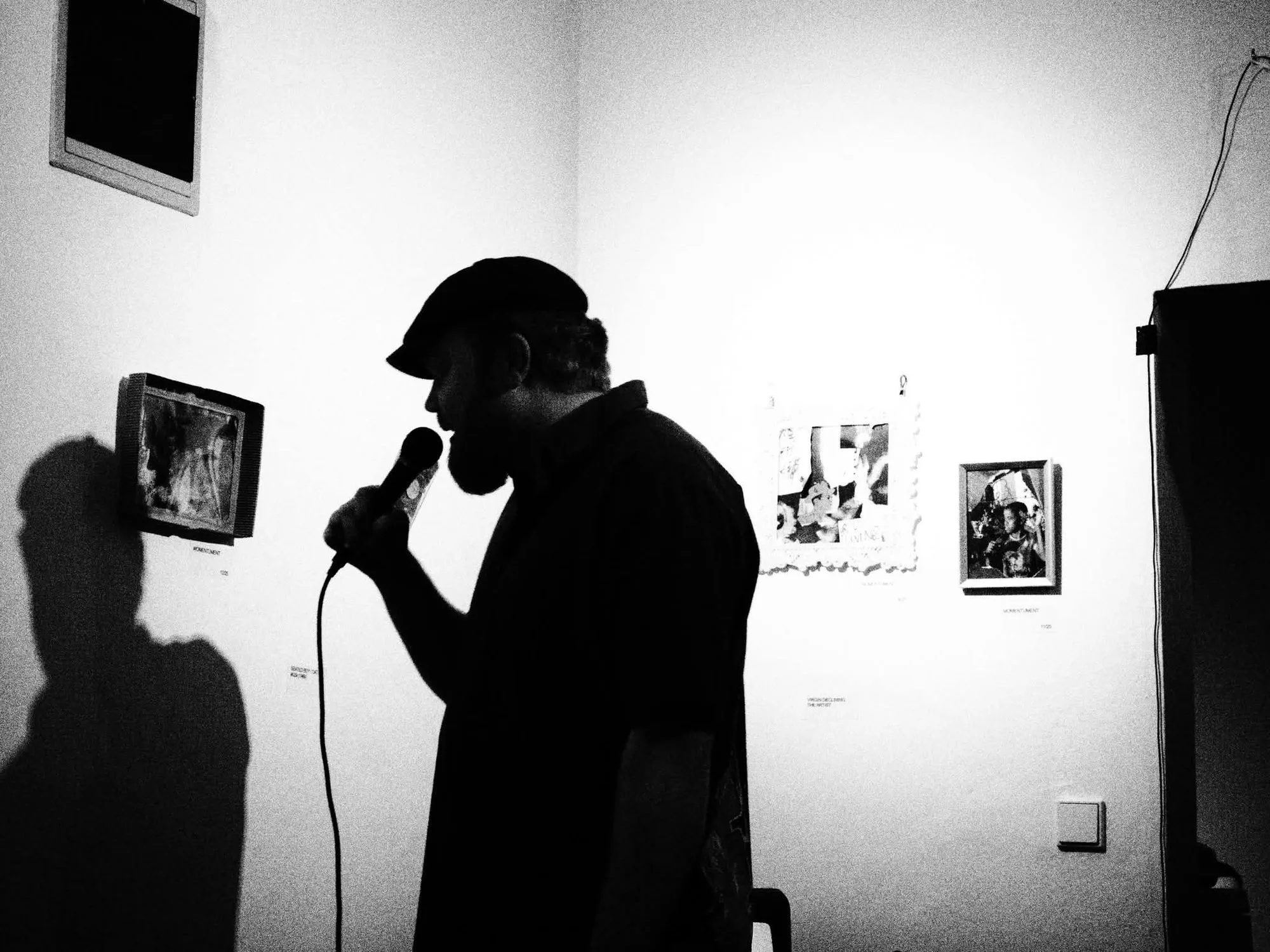 Jaromír Lelek as MC at the final event of Momentument (Photo by Louis Armand)