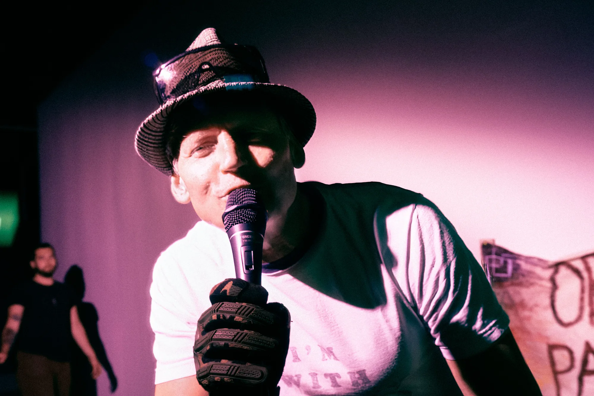 Thor Garcia reading at Excuse me, Žižkov (Photo by Eduard Germis)