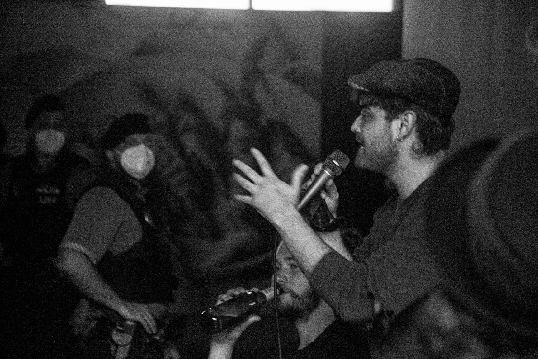 Tyko Say reading at Excuse me, Žižkov (Photo by Jan Černý)