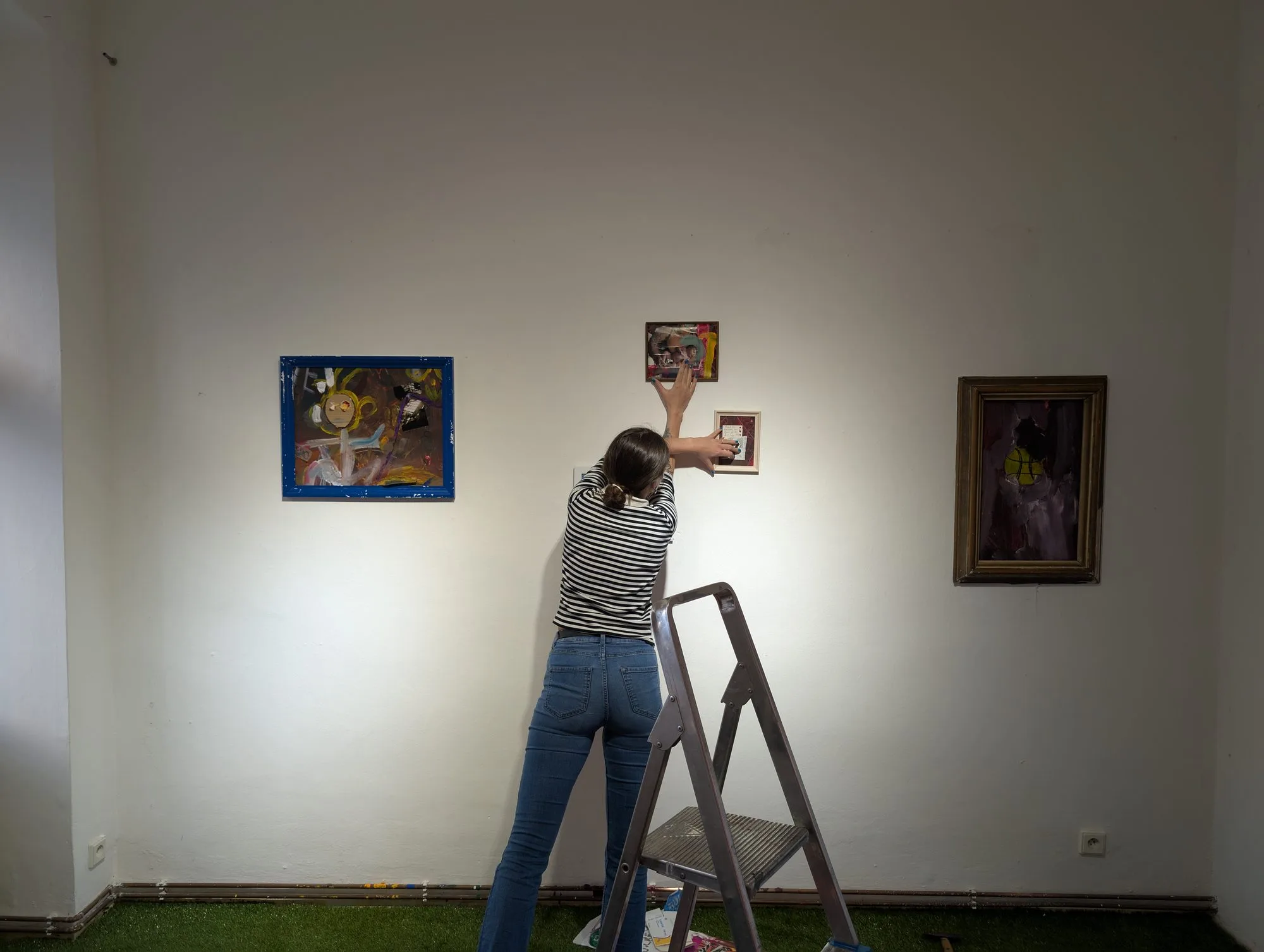Sandra Pasławska setting up for Momentument